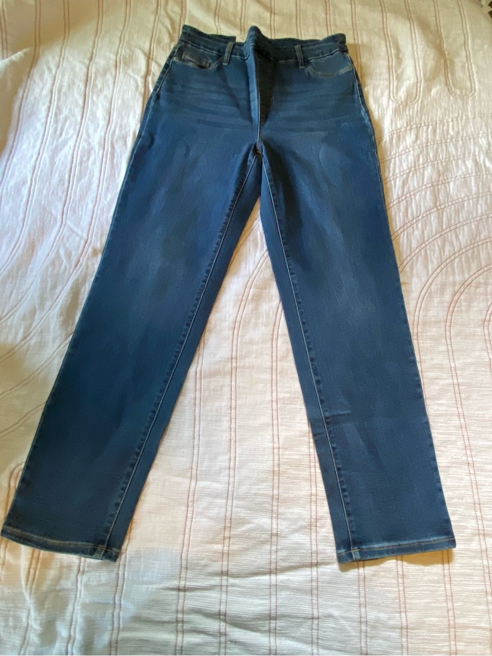 Time and Tru Straight Leg Jeans in Dark Blue Wash